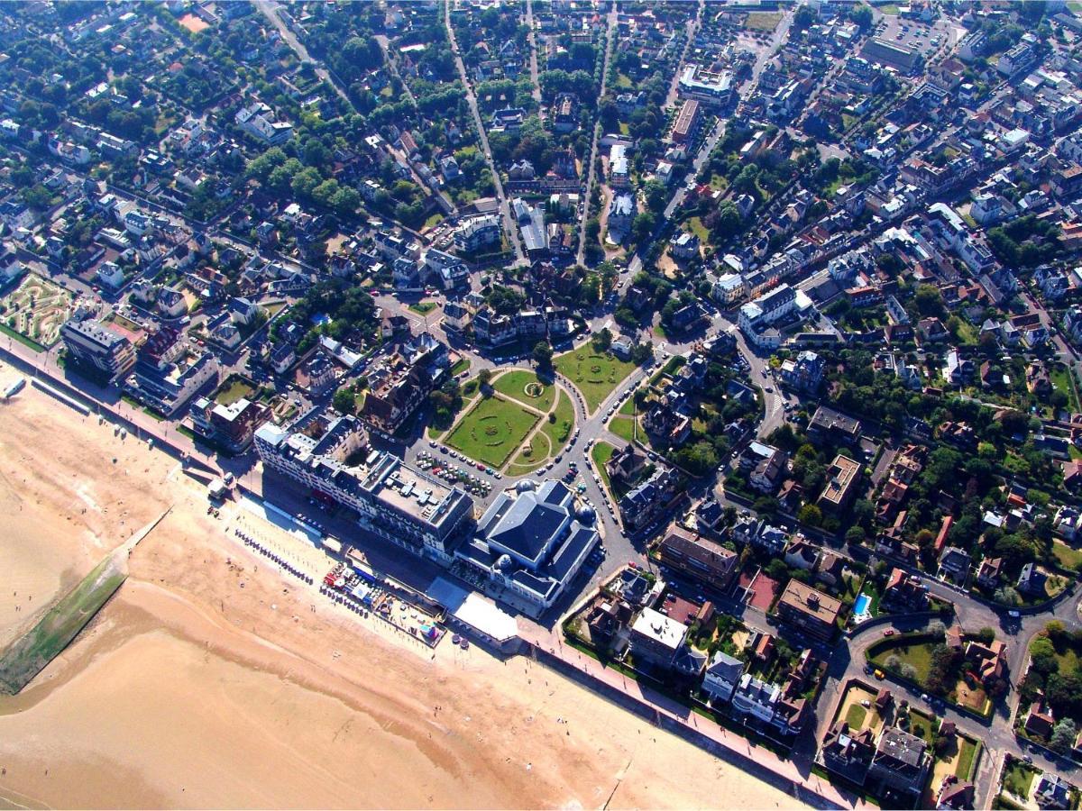 Hyper Centre - 2 Pieces Tout Confort - Terrasse - Ascenseur - Cabourg Exterior photo